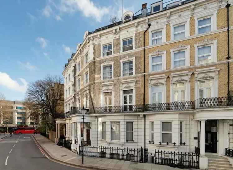 Spacious Studio Flat near Earl's Court Station