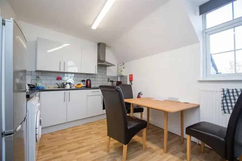 3 Bedroom Flat to Rent Fully Managed Service