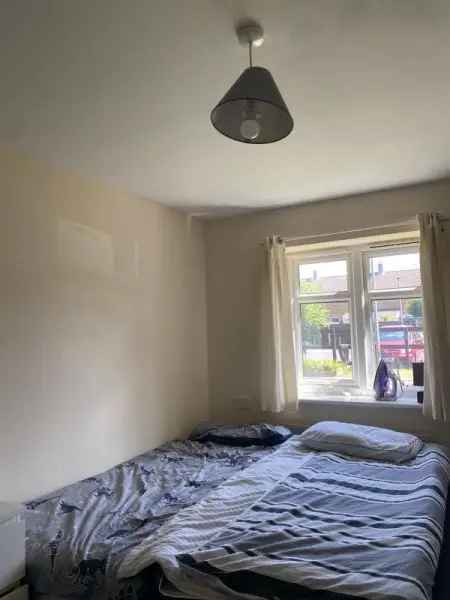 Flat For Rent in Newbury, England