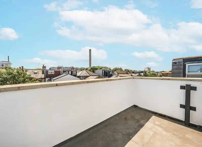 Stunning One Double Bedroom Victorian Apartment Chain Free