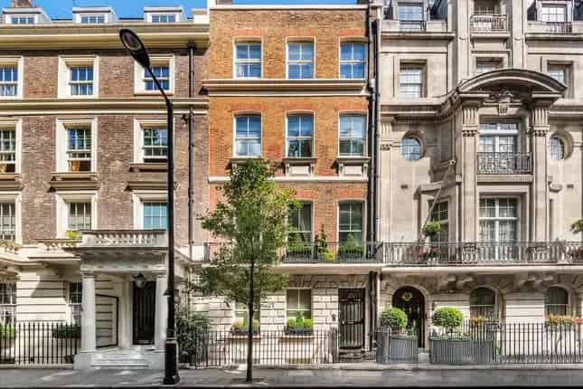 Mayfair 3-Bedroom Apartment  Grade II Listed Georgian Building
