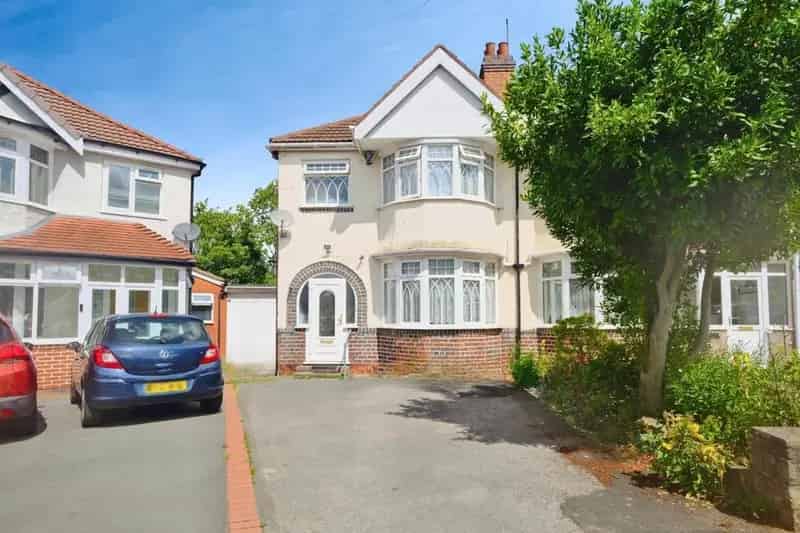 3 Bedroom Semi Detached House Huge Garden For Sale