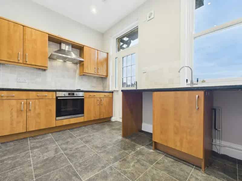 Valley Gardens 2-Bedroom Flat - Newly Updated