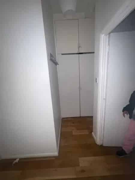 First Floor One Bedroom Flat Near Bus Stop and Underground