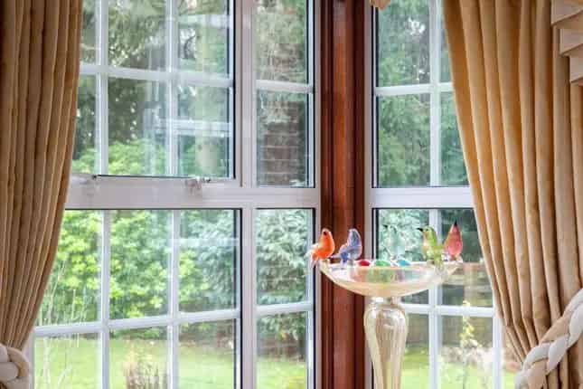 Detached House for Sale in Bush Hill London N21
