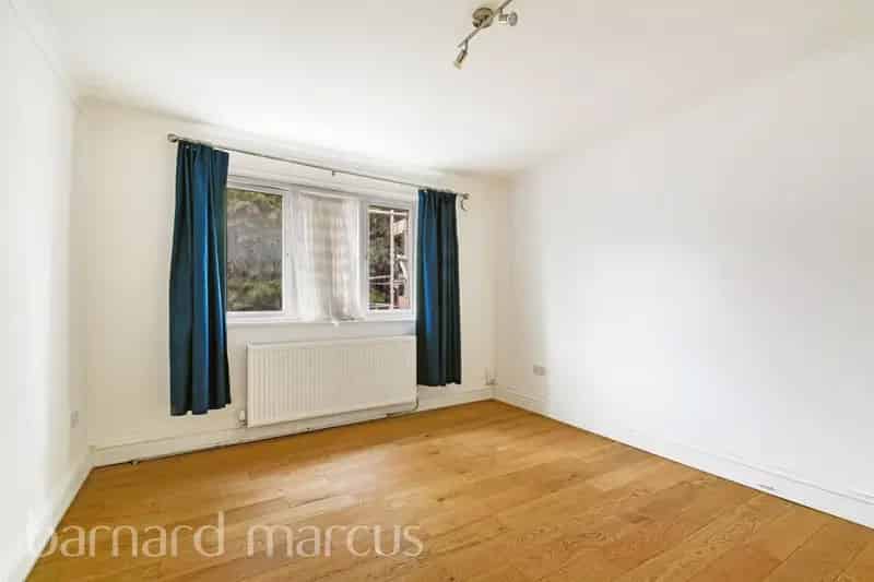 Flat For Sale , London, England