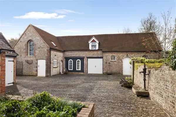 Stunning 7-Bedroom Historic Home with Coach House and South-Facing Gardens