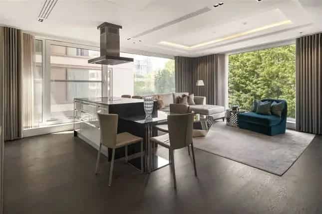 Luxury 3-Bedroom Apartment Kensington High Street