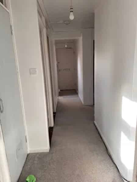 Large 2 Bed Flat Near Schools Shops Parking