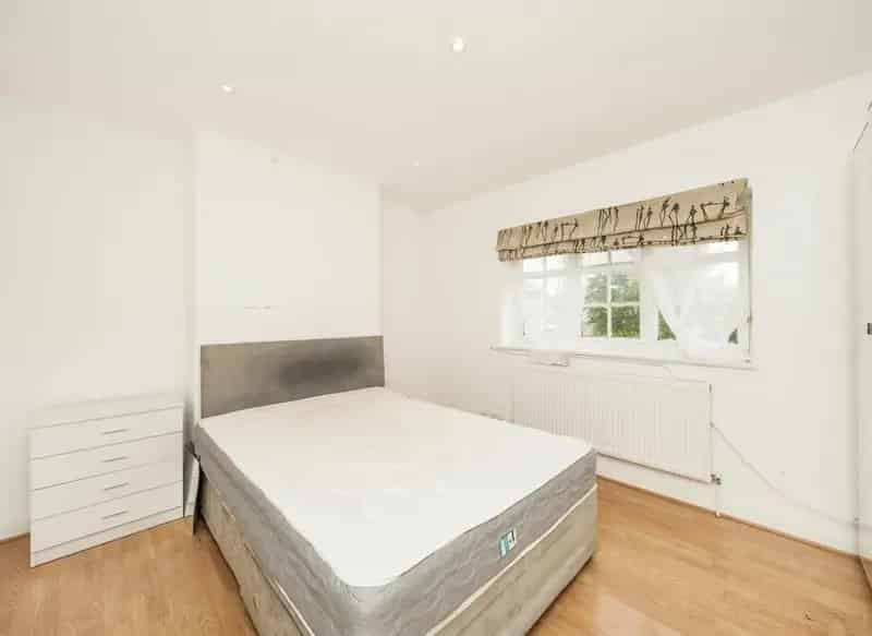 Flat For Sale , London, England