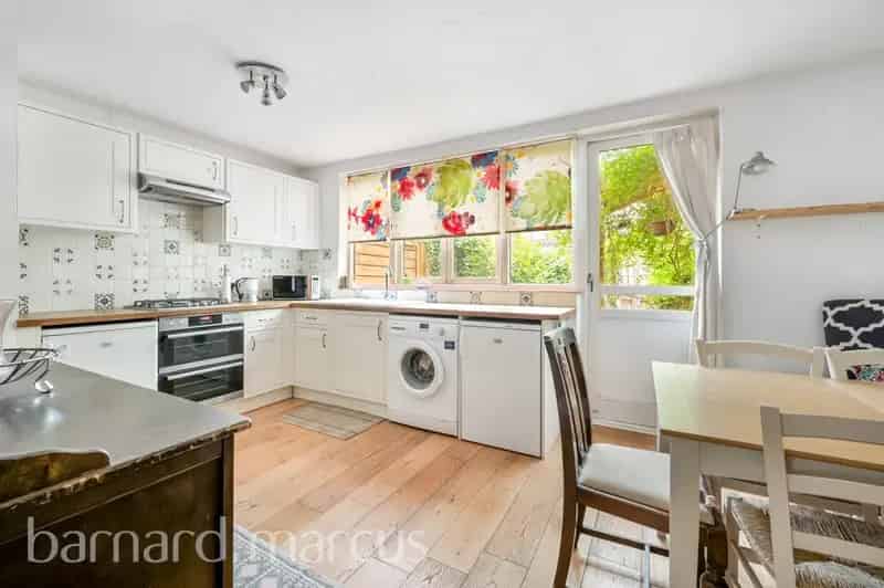 3 Bedroom House West Facing Garden Family Home Part Furnished
