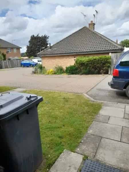1 Double Bedroom House with Garden and Parking