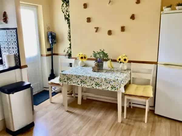 Large 2-Level Maisonette 2 Double Beds Garden Shed Greenhouse