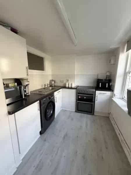 Bright New Kitchen Street Property with Garden