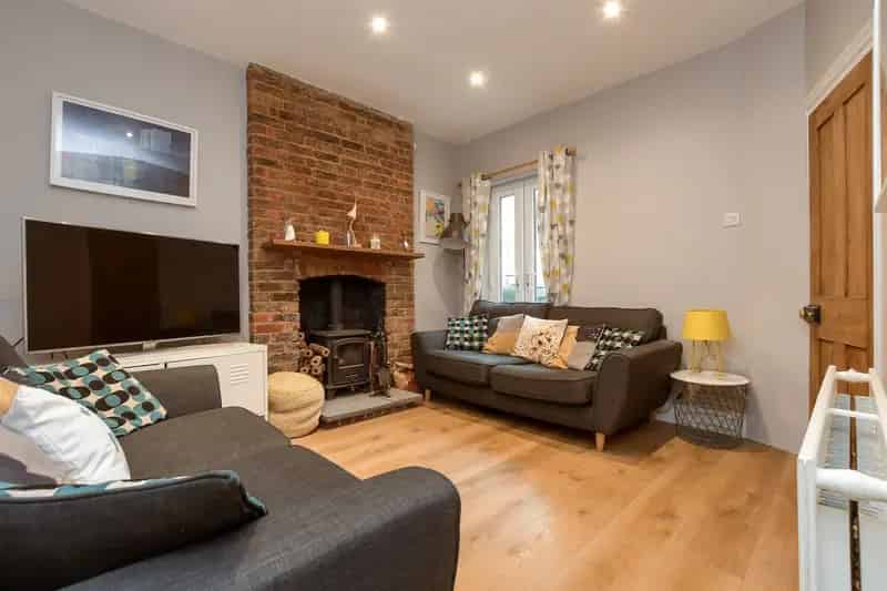 3 Bedroom End of Terrace House for Sale in Central Dorking