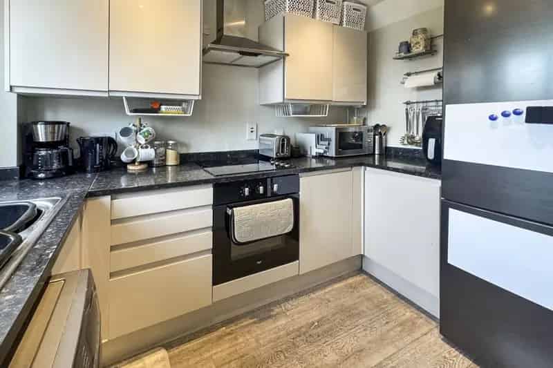 2 Bed Terraced House Hoddesdon  Near Train Station and Town Centre