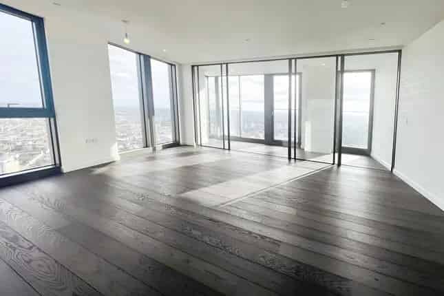 Luxury 3-Bed Versace Apartment Damac Tower Nine Elms