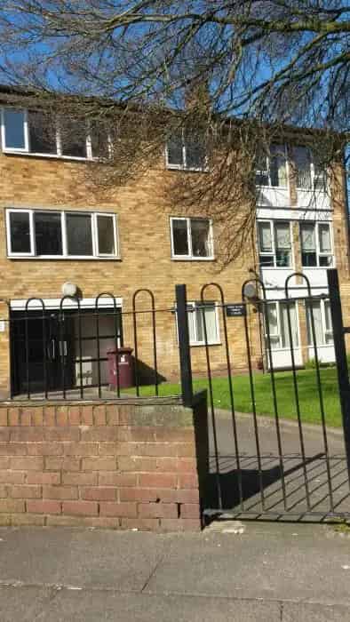 2 Bed Flat Pluckington Farm