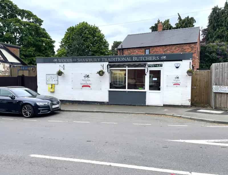 552 sq ft Retail Space with Refrigerator For Sale