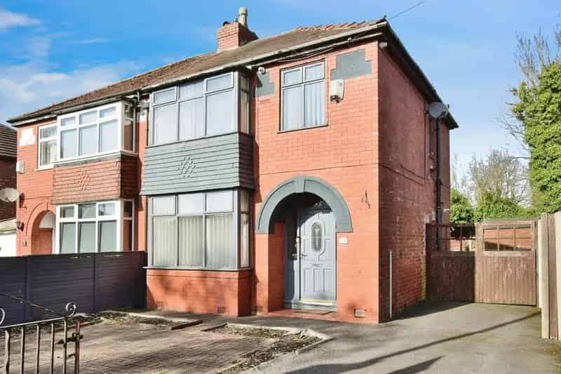 3 Bedroom Semi Detached House Reddish Cheshire SK5