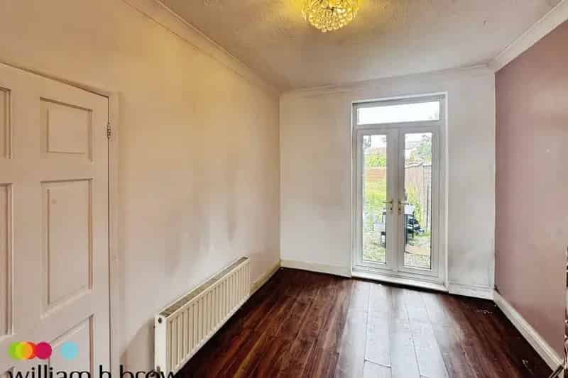 Three Bedroom House Wellesley Road Clacton Near Town Station Beach
