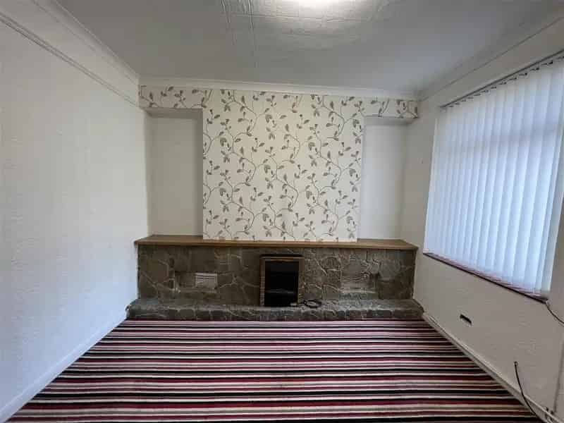 3 Bedroom House with Garage - Family Home