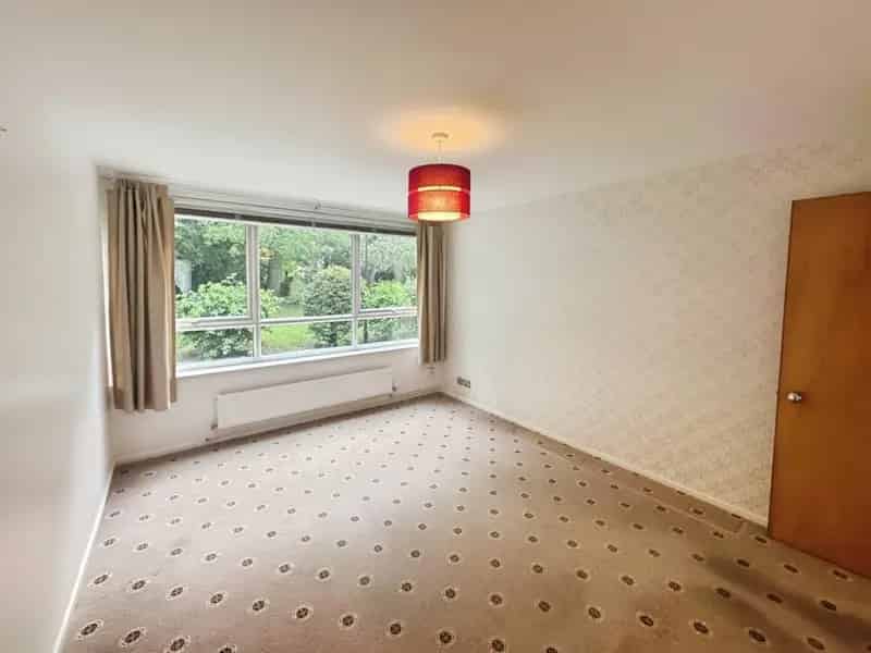 2 bedroom Flat
 For Sale