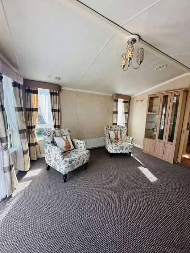 3 Bed 2 Bath Furnished Lodge with Decking