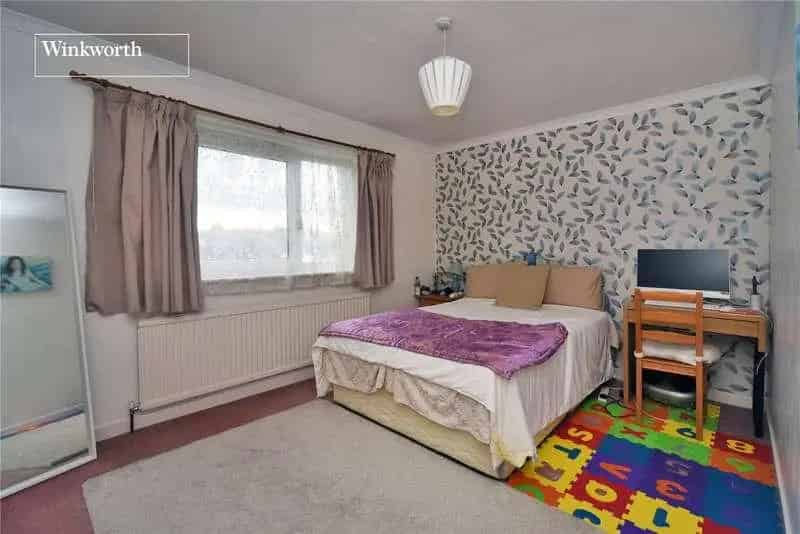 2 bed flat for sale