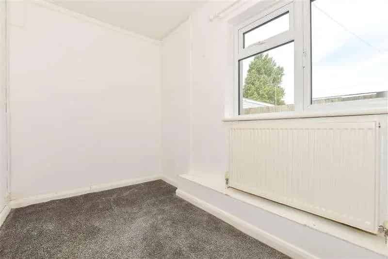 2 Bed Flat for Sale Tankerton Leasehold Ground Floor Parking Garden