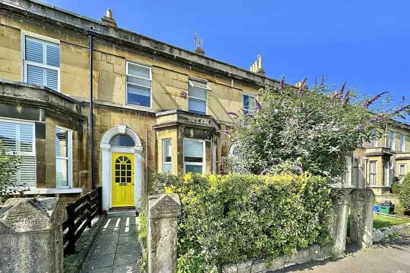 1 Bedroom Flat for Sale Near City Centre
