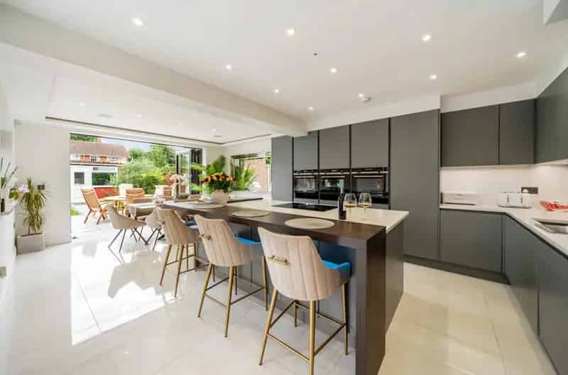 5 Bedroom Semi-detached House for Sale