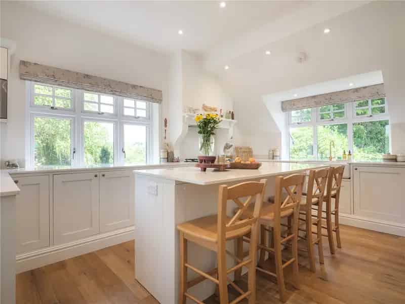 4 Bedroom Detached House for Sale Easterton