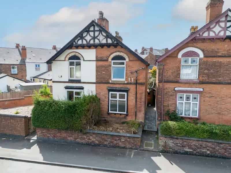 3 Bedroom Semi-Detached House For Sale At Auction