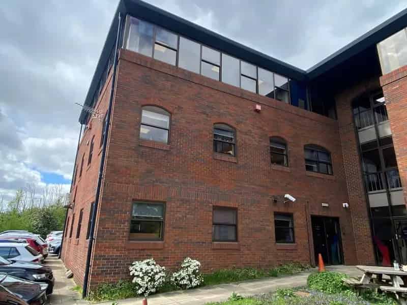 Modern 3-Story Office Building with Parking and Air Conditioning
