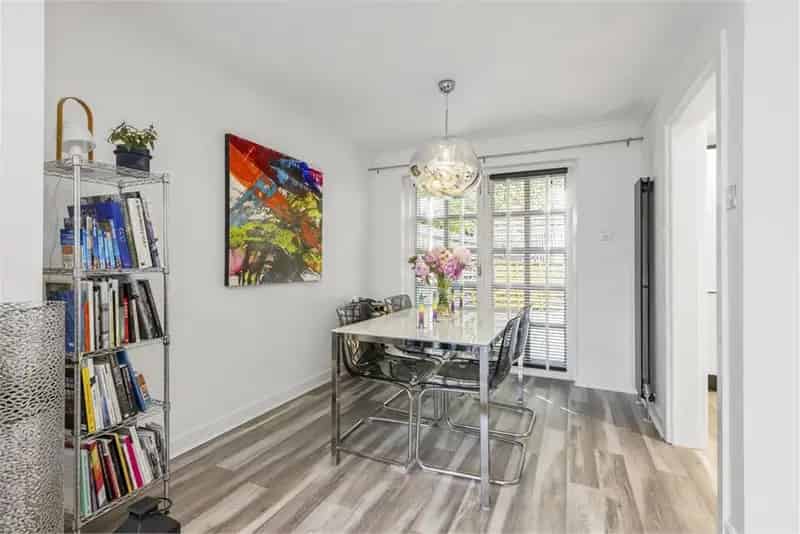 2 Bed Terraced House Fettes Village Ensuite Double Bedrooms Private Garden