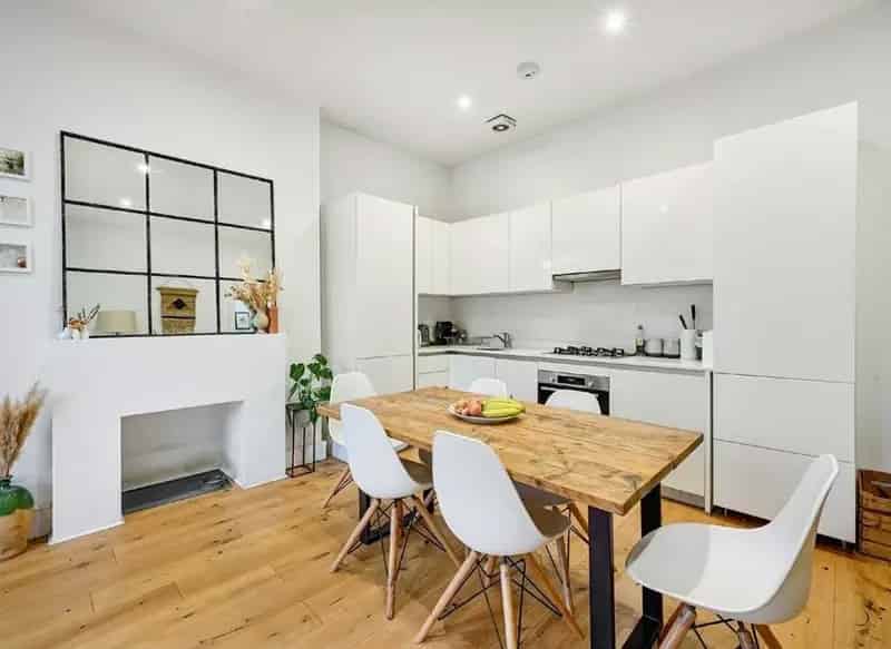 Beautiful 2 Bedroom Garden Apartment High Ceilings Natural Light