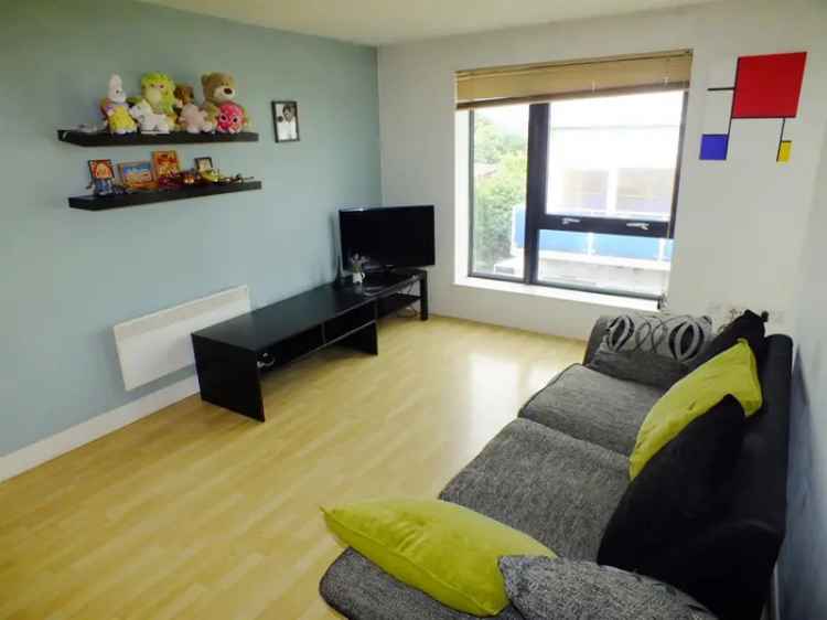 1 Bedroom Flat To Let - Balcony - Lift - Furnished