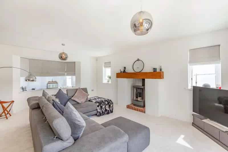 4 Bedroom Detached House 6 Month Let Stunning Home Family Accommodation
