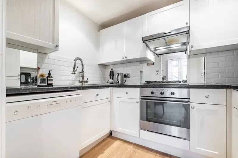 2 Bedroom Flat for Sale near Earls Court