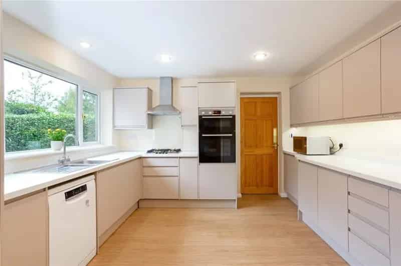 6 Bedroom Detached House for Sale Crawley