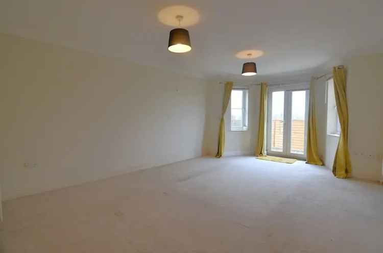 2 Bedroom Ground Floor Flat For Sale Near Town Centre