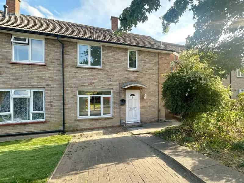 3 Bedroom Semi-Detached House for Rent in Goldington