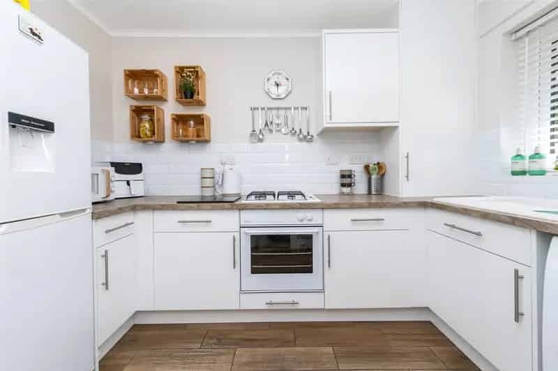 2 Bedroom Mews Bungalow Near Amenities and Transport Links