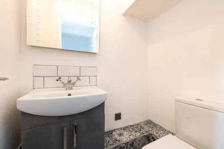 5 Bed Detached House for Sale