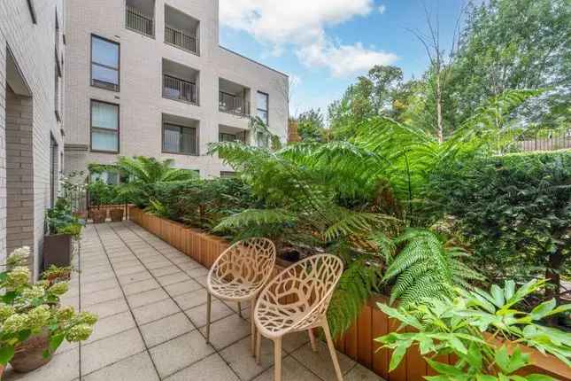 Flat for sale in The Avenue, Brondesbury Park, London NW6