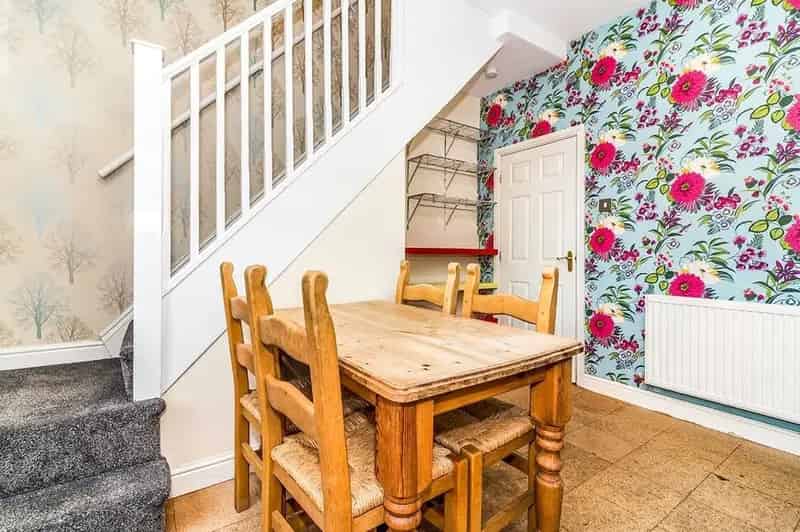 2 Bedroom Mid Terrace House Salford M3 Available Now