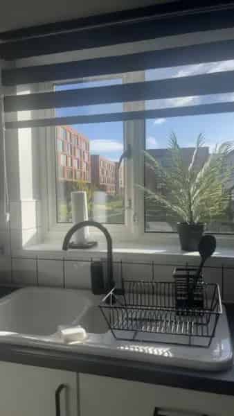 Large 1 Bedroom Flat Near Train Station - Commuters Dream