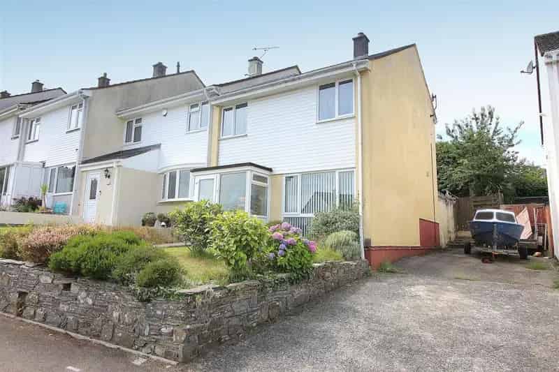 3 Bedroom End Terrace House to Rent