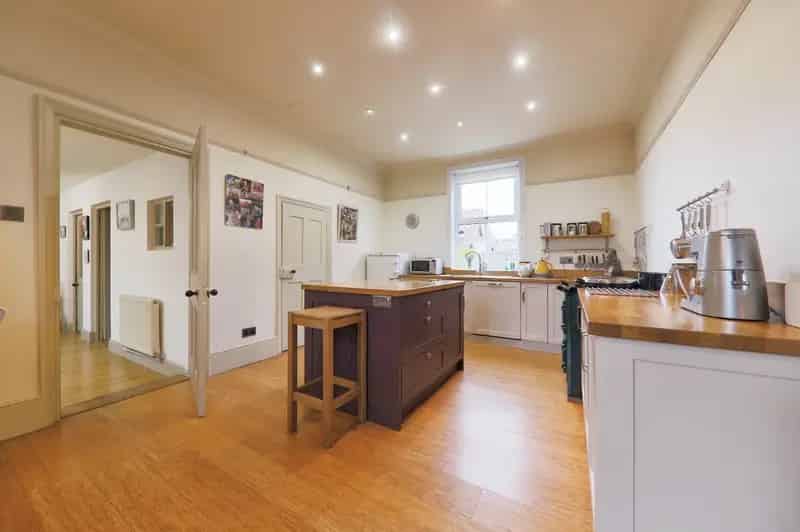 4 Bedroom Detached House with Annexe and Stables